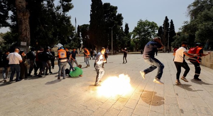 Nuevo enfrentamiento entre palestinos y la Policía israelí en Explanada de las Mezquitas