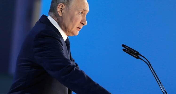 Putin anunció multas para medios que difundan información de "agentes extranjeros" sin identificarla