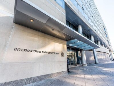 DOBLE LLAVE - El FMI apoyará restructuración de la deuda de países