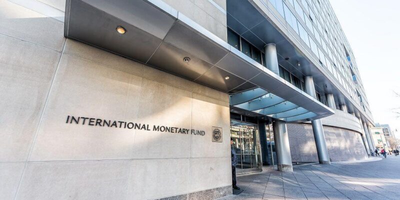 DOBLE LLAVE - El FMI apoyará restructuración de la deuda de países