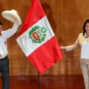 DOBLE LLAVE - Polarización y temor a un día de las elecciones presidenciales en Perú