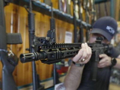 Juez federal anula ley de prohibición de armas de asalto en California