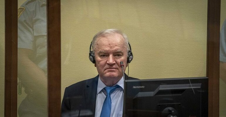 Cadena perpetua para Mladic por genocidio es ratificada por la Justicia internacional