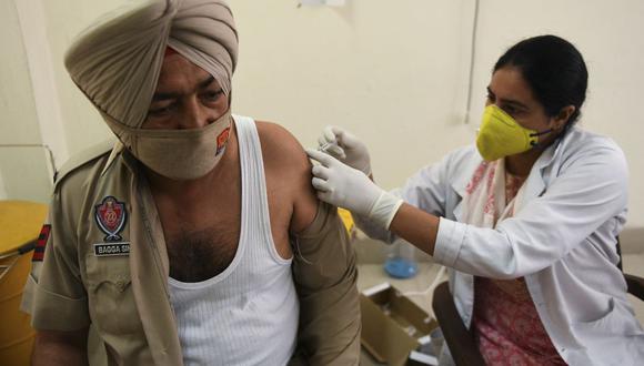  La India supera a EE.UU. en vacunas administradas con 323,6 millones