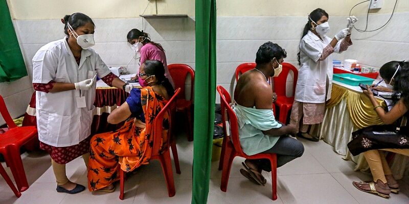 La India supera a EE.UU. en vacunas administradas con 323,6 millones
