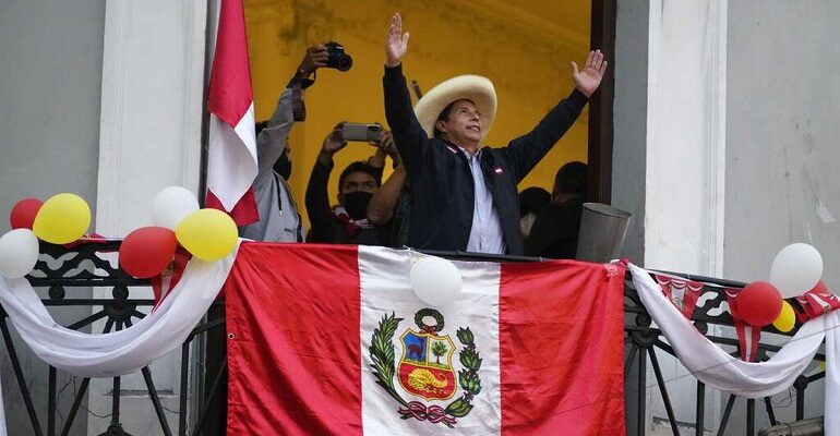 Castillo iniciará su mandato presidencial en Perú con 53 % de aprobación
