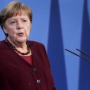 Merkel hace llamado contra el cambio climático: "Vivimos a costa de futuras generaciones"