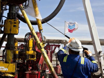 EE.UU. extiende plazo de permanencia de Chevron en Venezuela