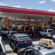 Toro Hardy advierte que las refinerías venezolanas no producen la gasolina necesaria