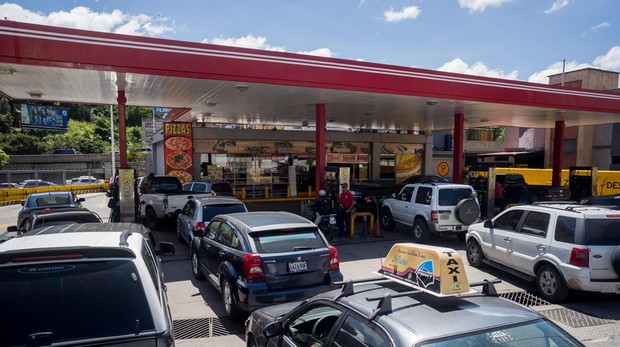 Toro Hardy advierte que las refinerías venezolanas no producen la gasolina necesaria