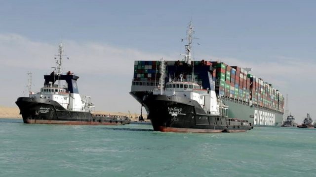 DOBLE LLAVE - Canal de Suez supera récord de ingresos pese al bloqueo del Ever Given