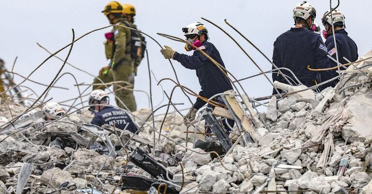 DOBLE LLAVE - Cifra de fallecidos por derrumbe de edificio en Miami-Dade asciende a 90