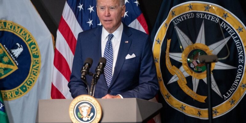 Biden pide prórroga a prohibición federal de desalojos