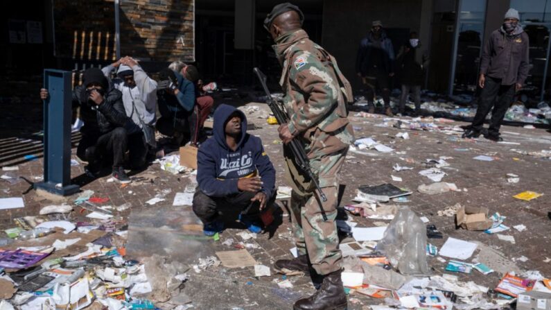 45 fallecidos en protestas y disturbios sin precedentes en Sudáfrica