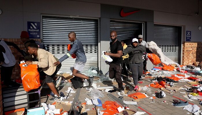 45 fallecidos en protestas y disturbios sin precedentes en Sudáfrica