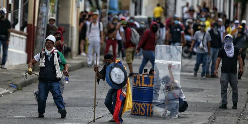 Al menos 50 heridos en protestas del martes en Colombia