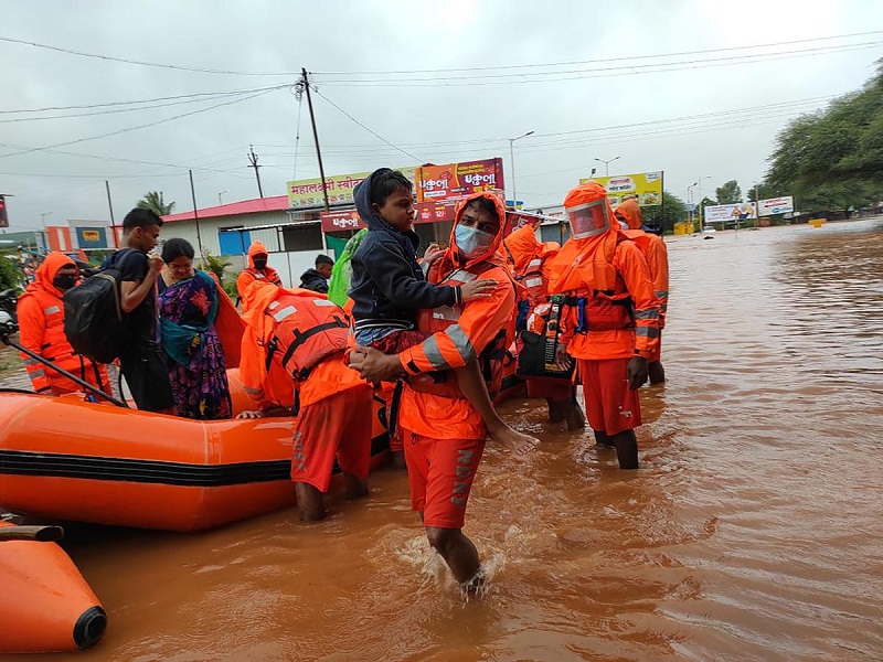 Aumentan a 138 muertos por fuertes lluvias en el oeste de la India