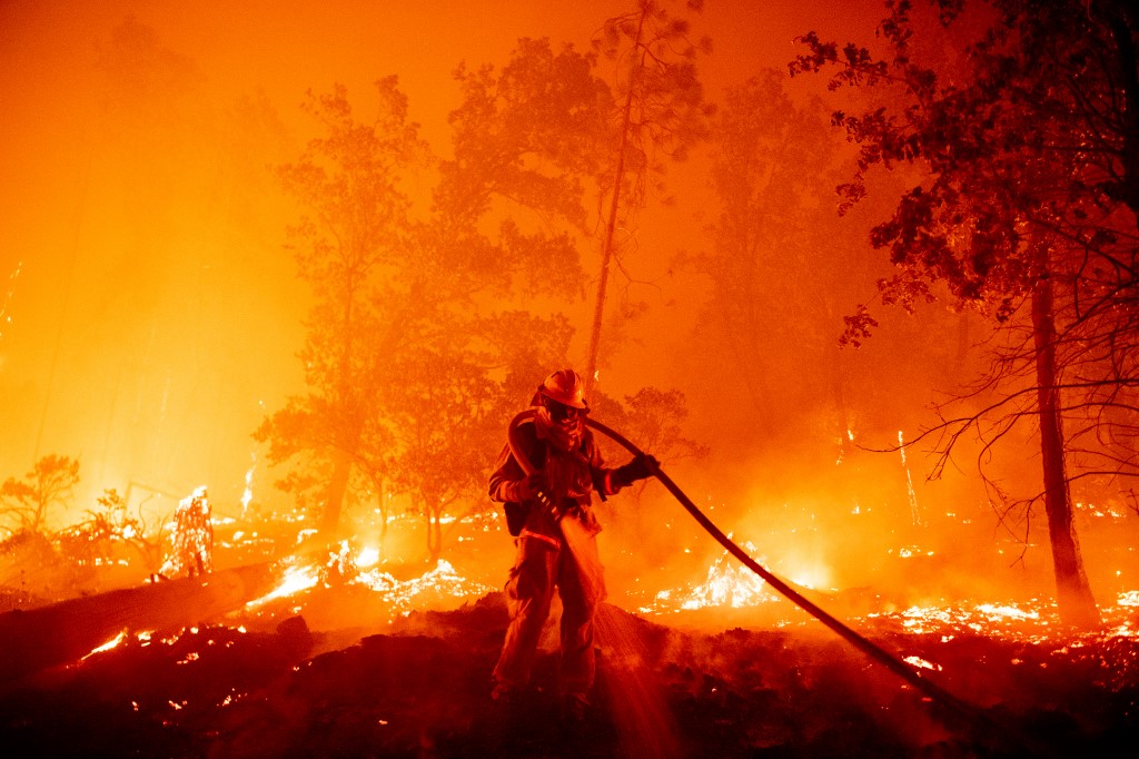 Más de 22.000 bomberos combaten 86 grandes incendios en EE.UU.