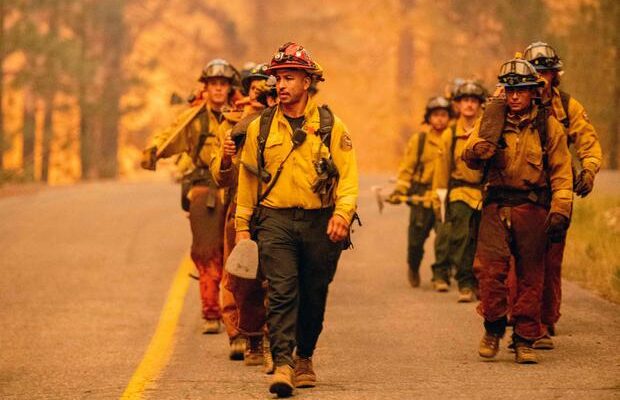 Más de 22.000 bomberos combaten 86 grandes incendios en EE.UU.
