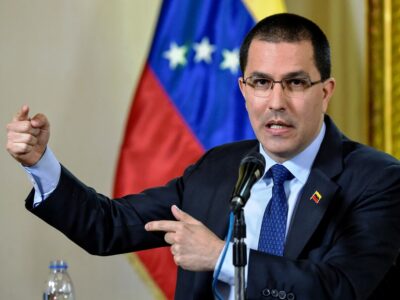 Arreaza negó que atentado contra Duque haya sido planeado en Venezuela