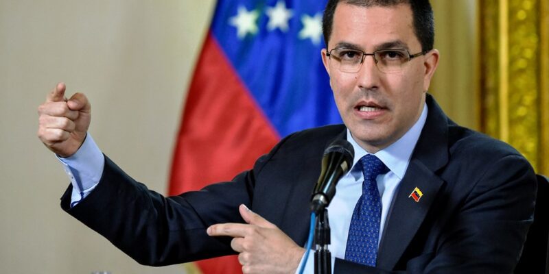 Arreaza negó que atentado contra Duque haya sido planeado en Venezuela