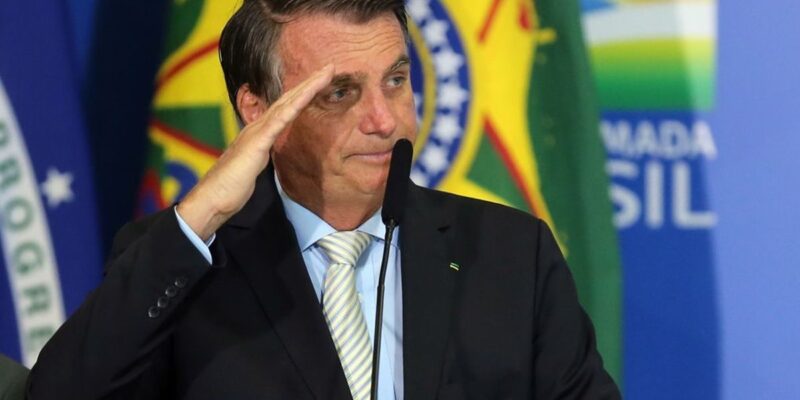 Policía brasilera abre investigación para determinar si Bolsonaro prevaricó en compras de vacunas