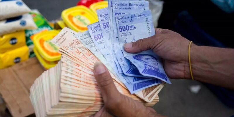 La reconversión monetaria es inminente, según economista