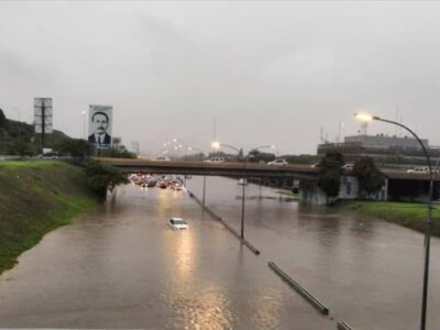 Fuertes lluvias generaron inundaciones en Caracas