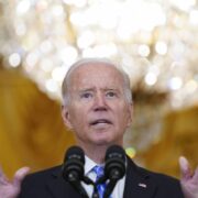 La aprobación de Biden cayó tras los sucesos en Afganistán