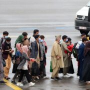 Cerca de 37.000 personas fueron evacuadas desde la toma talibán en Kabul