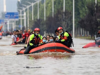 Ascienden a 302 los fallecidos por inundaciones en China