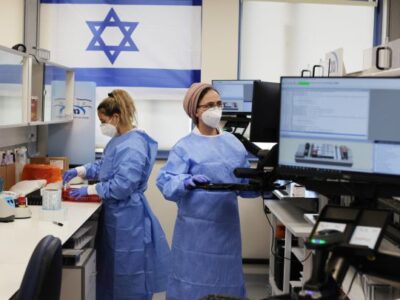 Israel autoriza la tercera dosis de Pfizer para mayores de 30 años