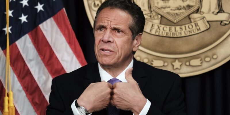 Gobernador de NY renunció tras acusaciones de acoso sexual