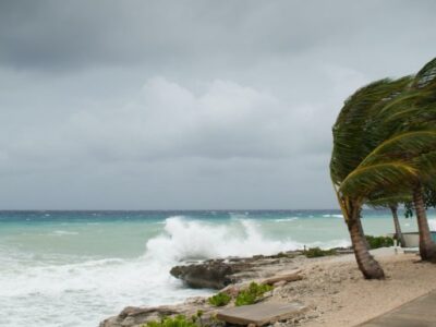 Huracán Linda se intensificó y pasó a categoría 2 en el Pacífico mexicano