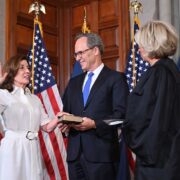 Kathy Hochul se juramentó como la nueva gobernadora de NY