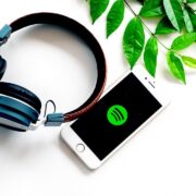 Spotify ya permite añadir vídeos a sus podcasts