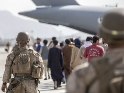 Talibanes advierten sobre "consecuencias" si Estados Unidos no abandona Afganistán
