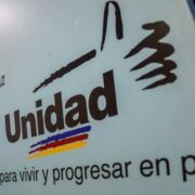 Julio Castillo: Oposición podría participar en los comicios con la tarjeta de la MUD