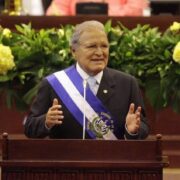 DOBLE LLAVE - Interpol retiró la alerta roja para detener al expresidente salvadoreño Salvador Sánchez