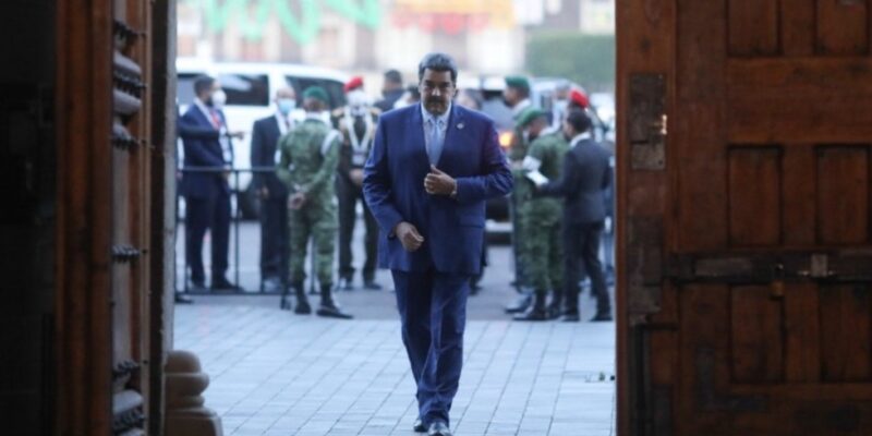 DOBLE LLAVE - Nicolás Maduro invitó a dialogar sobre la democracia en el Celac