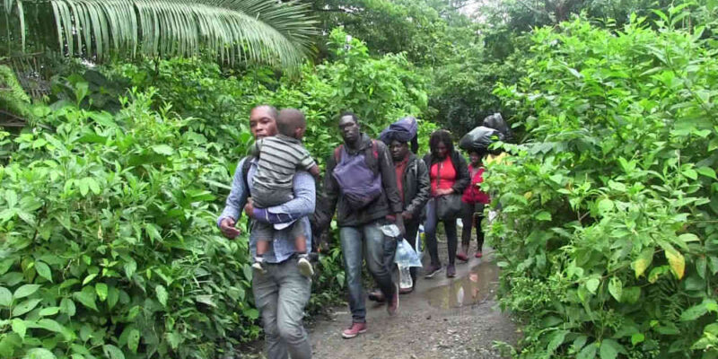 Nueva crisis de migrantes represados en la frontera entre Colombia y Panamá