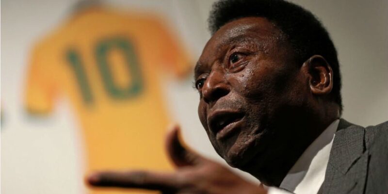 DOBLE LLAVE - Pelé se recupera bien tras ser operado de un tumor en el colon