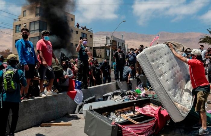 Policía de Chile investiga quema de pertenencias de migrantes