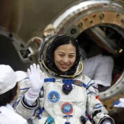 Próximo viaje tripulado a estación espacial china incluirá a una mujer