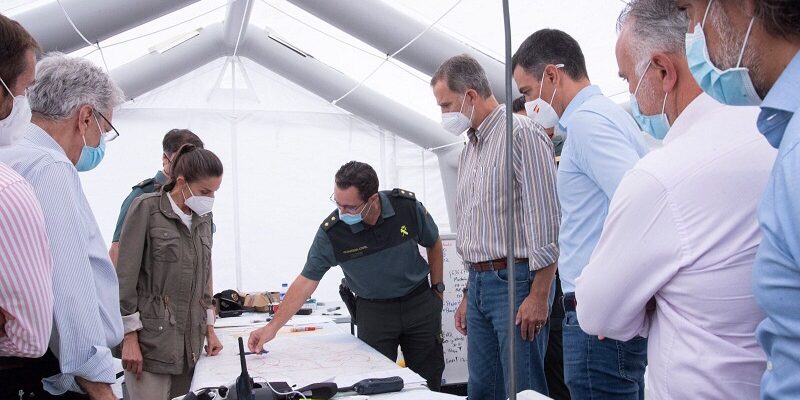 Reyes de España visitaron La Palma después de la erupción volcánica