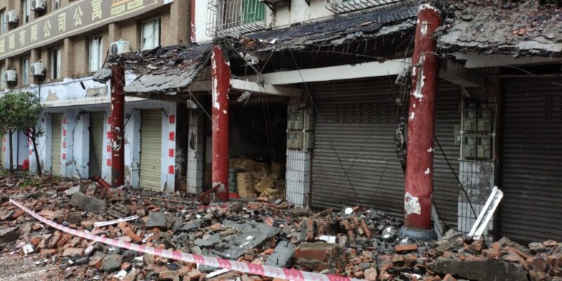 Sismo de magnitud 6 dejó tres muertos y 60 heridos en China