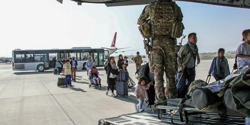 DOBLE LLAVE - UE negó falta de coordinación con Estados Unidos en Afganistán