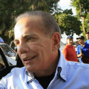 Manuel Rosales inscribió su candidatura a la Gobernación del Zulia