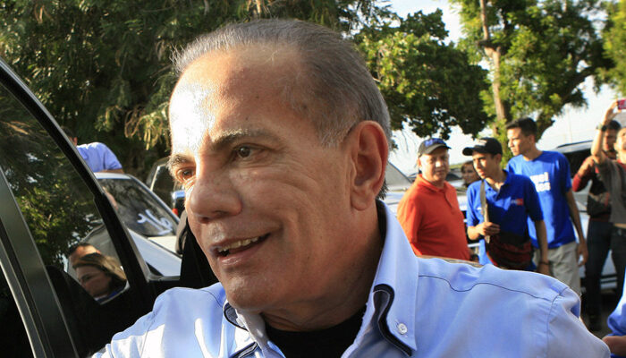 Manuel Rosales inscribió su candidatura a la Gobernación del Zulia