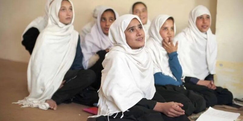 DOBLE LLAVE - Unesco denunció la exclusión de la educación a mujeres en Afganistán